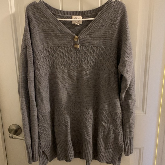 LOT #7 - Three XXL/2X Sweaters - Picture 8 of 11